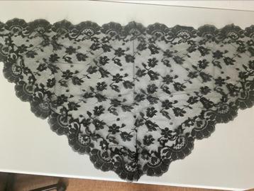Zwarte kanten Mantilla (Hoofddoek). beschikbaar voor biedingen