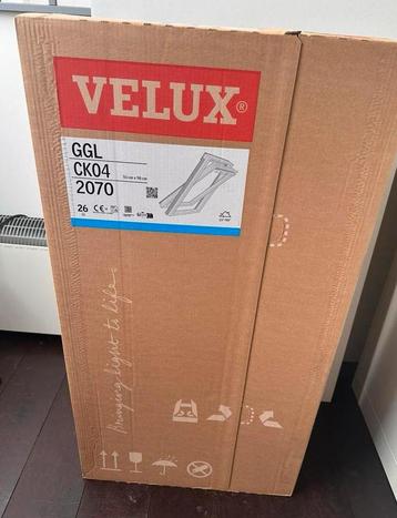 2 nieuwe velux dakramen met gootstukken beschikbaar voor biedingen