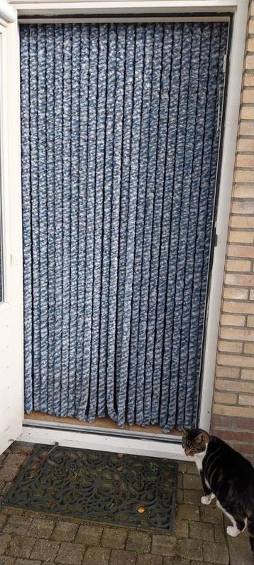 Vliegengordijn blauw. T.E.A.B. beschikbaar voor biedingen
