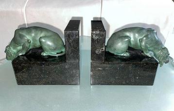 Art Deco boekensteunen van zwart graniet met groene panters beschikbaar voor biedingen