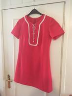 Elegante vintage rode jurk uit de sixties / seventies, mt L, Kleding | Dames, Jurken, Verzenden, Maat 42/44 (L), Zo goed als nieuw