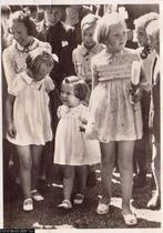 Ansichtkaart	Beatrix	& Irene	& Margriet		Soestdijk, Verzenden, 1940 tot 1960, Gelopen, Sterren en Beroemdheden