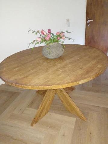 teakhout eettafel rond 130 cm beschikbaar voor biedingen