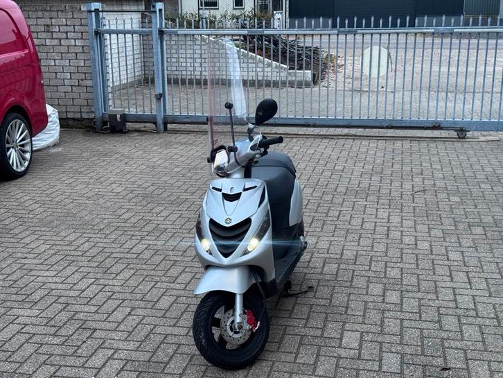 Piaggio Zip snor 2011 Nette Staat, Fietsen en Brommers, Scooters | Piaggio, Gebruikt, Zip, Maximaal 25 km/u, Benzine, Ophalen