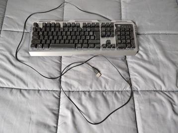 Toetsenbord CXT met RGB beschikbaar voor biedingen