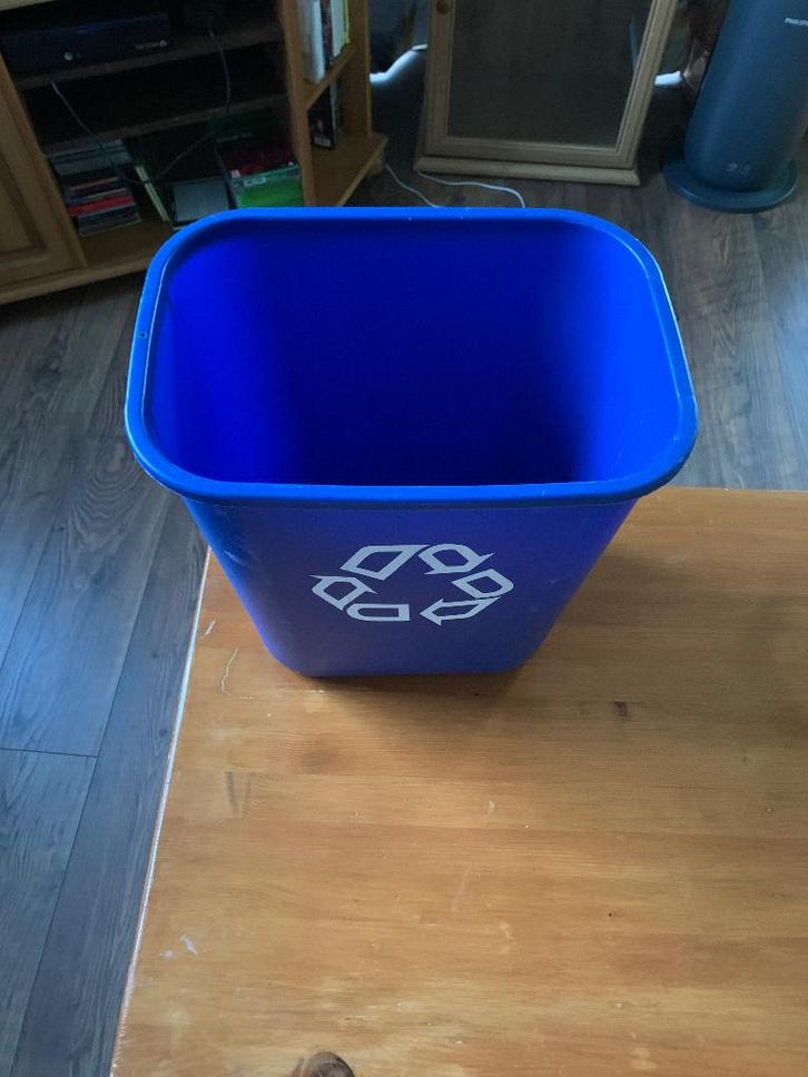 papierbak, Huis en Inrichting, Woonaccessoires | Prullenbakken, Gebruikt, Kunststof, 50 tot 75 cm, 30 tot 40 liter, Ophalen of Verzenden