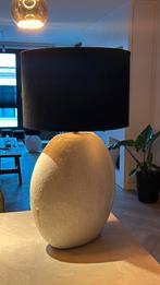 Stijlvolle tafellamp met zwarte kap, Huis en Inrichting, Lampen | Tafellampen, Ophalen, Gebruikt, Stof, Minder dan 50 cm