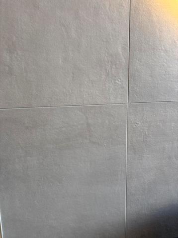 60x60 Lichtgrijze Tegels - 3,3m2 beschikbaar voor biedingen