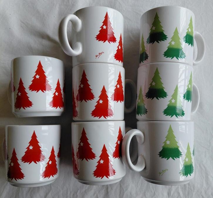 Vintage J.Tams Engelse kerst mokken rode groene dennenbomen, Huis en Inrichting, Keuken | Servies, Zo goed als nieuw, Kop(pen) en/of Schotel(s)