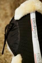 !!NIEUW!! KRISTINA EQUESTRIAN ZADELBONTJE/ZADELONDERLEGGER, Simon Stevinweg 97 1222SP HILVERSUM, Dekje, Nieuw, Ophalen of Verzenden