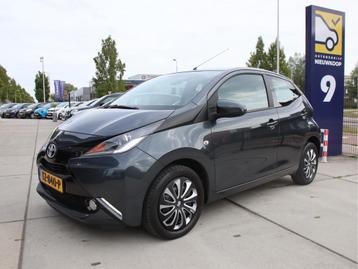 Toyota Aygo 1.0 VVT-i x-play Trekhaak!, Cruise controle, Cam beschikbaar voor biedingen