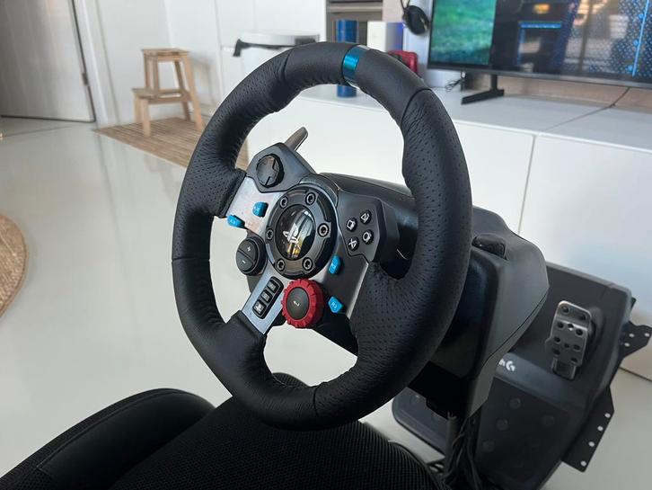 Logitech G29 stuurwiel met stoel voor PS5 Zo goed als nieuw, Spelcomputers en Games, Spelcomputers | Sony PlayStation Consoles | Accessoires