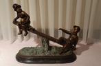 Te koop , mooi bronzen beeld kinderen op wipwap, Antiek en Kunst, Ophalen, Brons