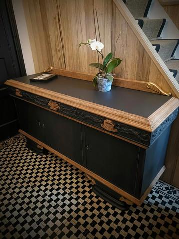 Vintage dressoir beschikbaar voor biedingen