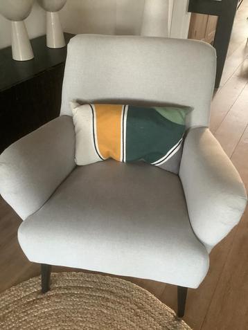 Twee fauteuils  beschikbaar voor biedingen
