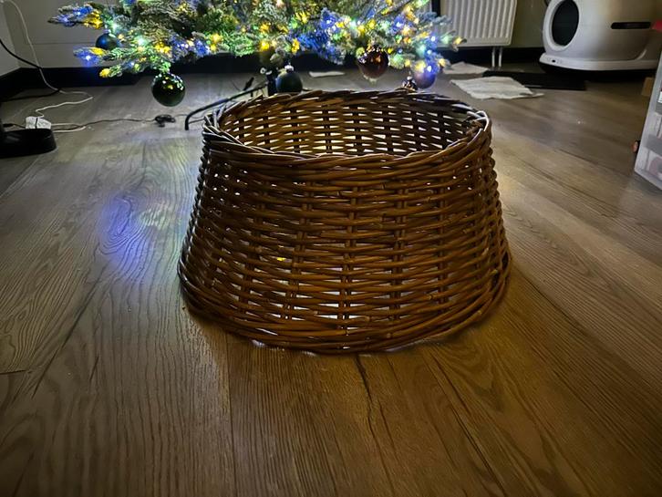 Rotan kerstboommand lichtbruin van kleur., Diversen, Kerst, Zo goed als nieuw, Ophalen of Verzenden