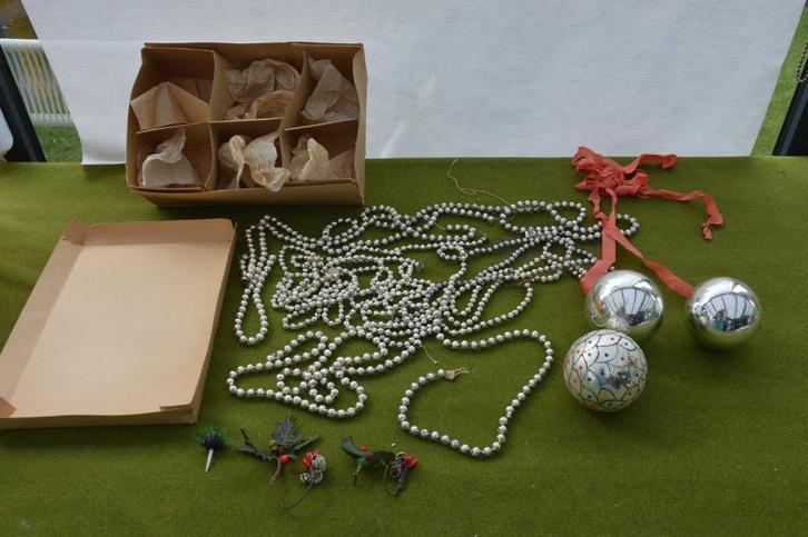 antieke zilveren kerstslingers gemaakt van glas + 3 kerstbal, Diversen, Kerst, Gebruikt, Ophalen of Verzenden