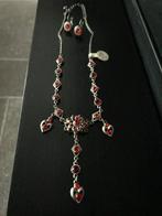 Ketting met Oorbellen - Nieuw met Prijskaartje, Met hanger, Nieuw, Ophalen of Verzenden, Rood