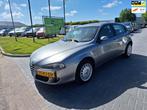 Alfa Romeo 147 1.6 T.Spark Distinctive / APK januari 2026, Gebruikt, 4 cilinders, 400 kg, Origineel Nederlands