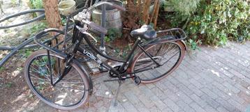Moderne Omafietsen en crosfiets beschikbaar voor biedingen