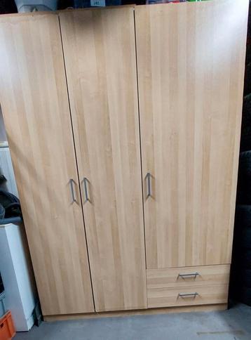 Gebruikte linnenkast. 142x191x51 beschikbaar voor biedingen