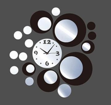 wandklokken in vinyl / div. modellen - € 5,00 op=op ! beschikbaar voor biedingen
