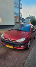 Peugeot 206 2.0 16V CC 2002 Rood, Auto's, Peugeot, 136 pk, Zwart, 4 cilinders, Cabriolet