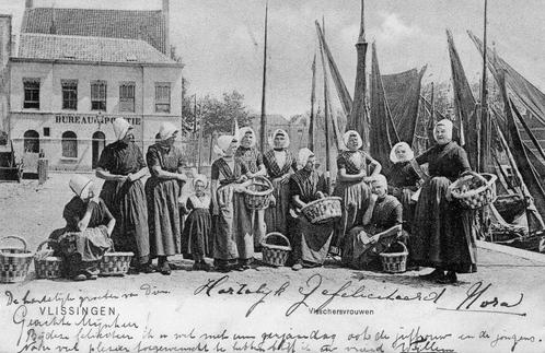 Vlissingen - Visschersvrouwen bij Politiebureau - 1905, Verzamelen, Ansichtkaarten | Nederland, Gelopen, Zeeland, Voor 1920, Ophalen of Verzenden