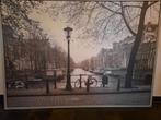 Vintage zwartwitte foto met rode fiets in Amsterdam in lijst, Foto of Poster, Gebruikt, Ophalen of Verzenden, 125 cm of meer