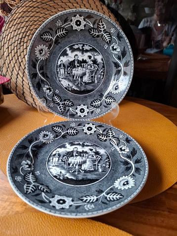 2 Tea Drinker Bordjes - Servies met Blindmerk beschikbaar voor biedingen