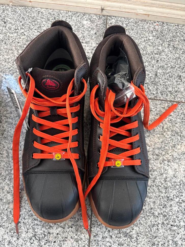 Nieuwe Bata Industrials Veiligheidsschoenen Maat 42, Zakelijke goederen, Machines en Bouw | Industrie en Techniek, Ophalen of Verzenden