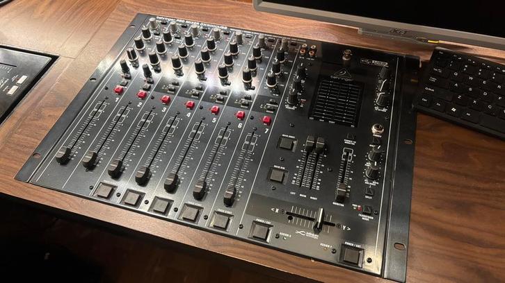 Behringer DX2000USB mengpaneel zgan, Muziek en Instrumenten, Mengpanelen, Zo goed als nieuw, 5 tot 10 kanalen, Microfooningang