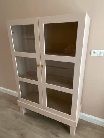 Vitrinekast Bonk van Woood beschikbaar voor biedingen