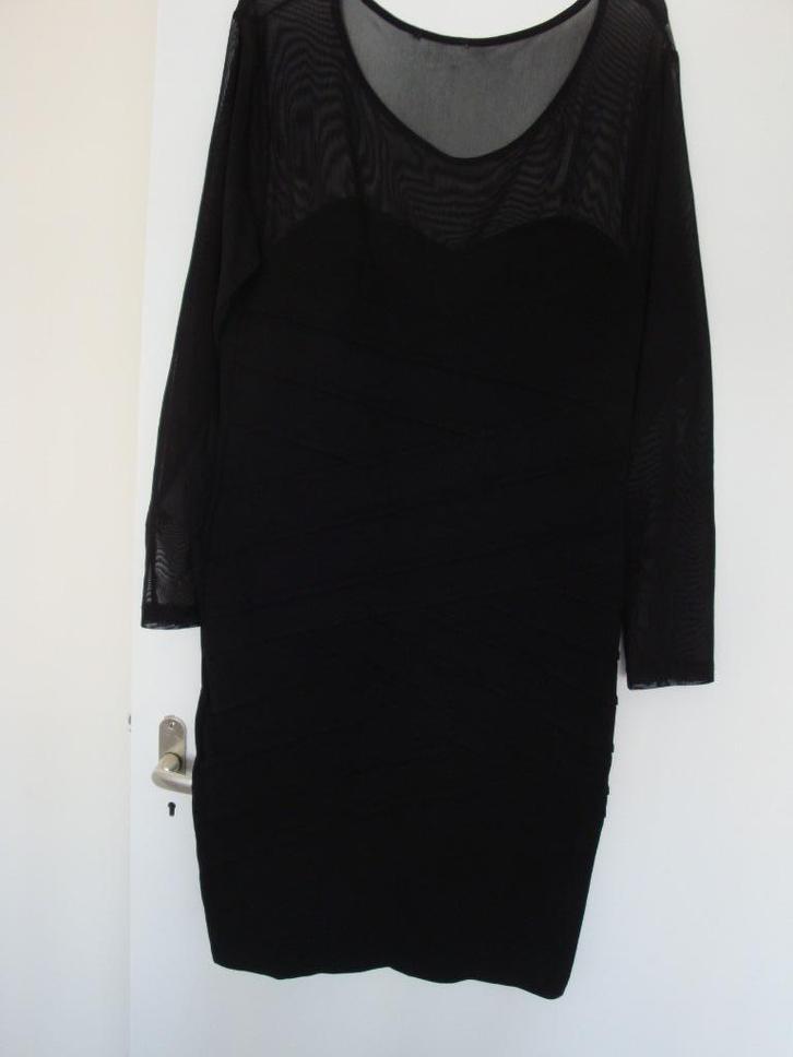 Zwarte SOPHIA PERLA jurk met voile details. Maat L., Kleding | Dames, Jurken, Zo goed als nieuw, Maat 42/44 (L), Zwart, Boven de knie