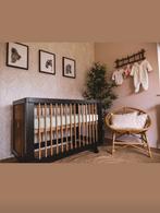 Stijlvol Ledikant - Zwart & Hout, Kinderen en Baby's, Babywiegjes en Ledikanten, Ophalen of Verzenden, Gebruikt, Ledikant