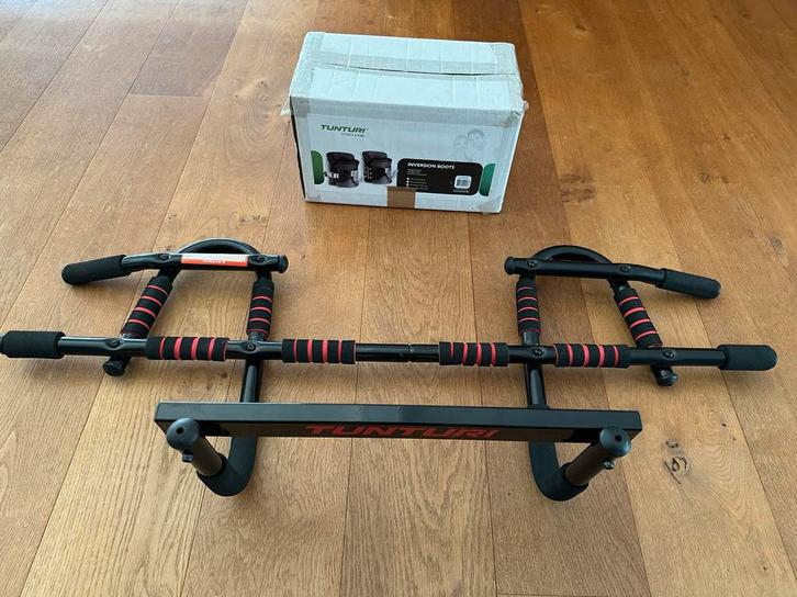 Tunturi Optrekstang/pull up bar + inversion boots * Nieuw! *, Sport en Fitness, Fitnessmaterialen, Zo goed als nieuw, Oprekstang