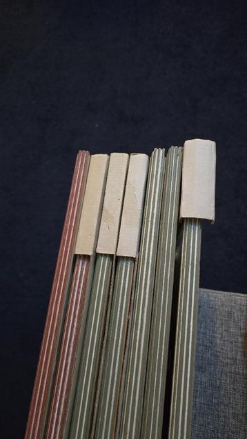 Houten lijsten met glasplaat groene en rode (7 stuks) beschikbaar voor biedingen