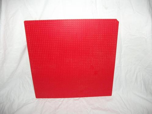 LEGO baseplate 4186 rood 48 bij 48 nopjes (mist hoekje), Kinderen en Baby's, Speelgoed | Duplo en Lego, Gebruikt, Lego, Complete set