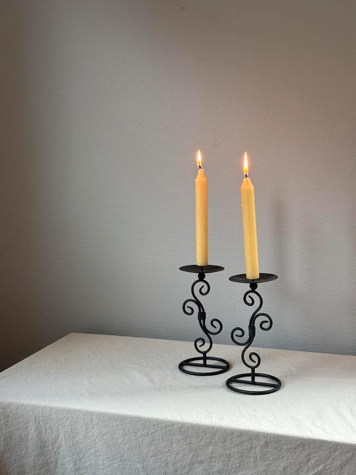 Vintage mat zwart metalen set swirl vormige kandelaar h21cm, Huis en Inrichting, Woonaccessoires | Kandelaars en Kaarsen, Zo goed als nieuw