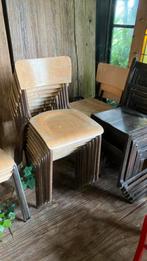 9 oude kantine stoelen stapelbaar, hout en metaal, Ophalen, Gebruikt, Bruin, Jaren '70