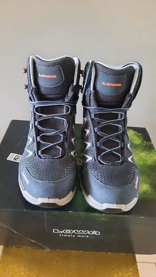 TE KOOP , NIEUWE wandelschoenen  , merk LOWA , maat 41, Sport en Fitness, Bergsport en Wandelen, Nieuw, Schoenen, Ophalen of Verzenden