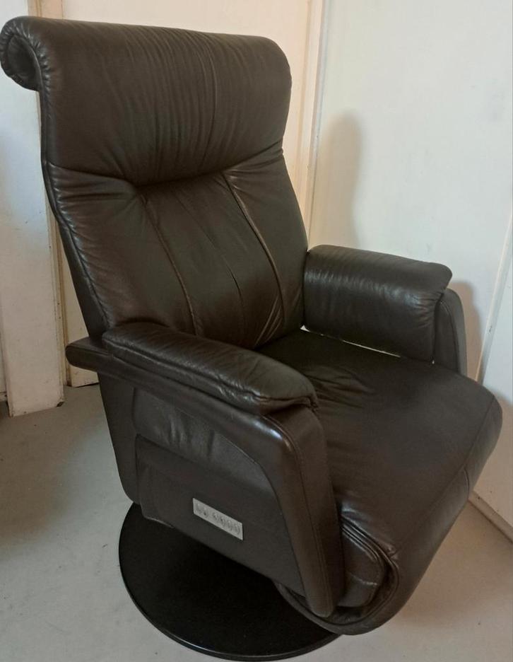 Prominent Malmo Sta-op relaxfauteuil op accu Leer Elektrisch, Huis en Inrichting, Fauteuils, Zo goed als nieuw, Leer, 50 tot 75 cm