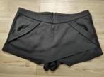 Zwarte korte broek/rok maat 40, Kleding | Dames, Maat 38/40 (M), Kort, Zwart, Ophalen of Verzenden