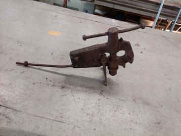 Ouderwetse bankschroef  beschikbaar voor biedingen