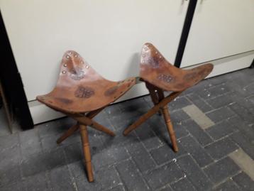 SET VINTAGE HOUTEN KRUKKEN met TUIGLEREN ZITTING I.Z.G.STAAT beschikbaar voor biedingen