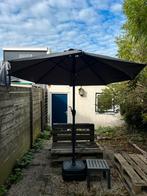 Grijze parasol met voetstuk, Ophalen, Verstelbaar, 2 tot 3 meter, Zo goed als nieuw