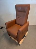 Sta op stoel / opsta stoel fitFORM op draaivoet, Huis en Inrichting, Fauteuils, Ophalen, Minder dan 75 cm, Leer, 50 tot 75 cm
