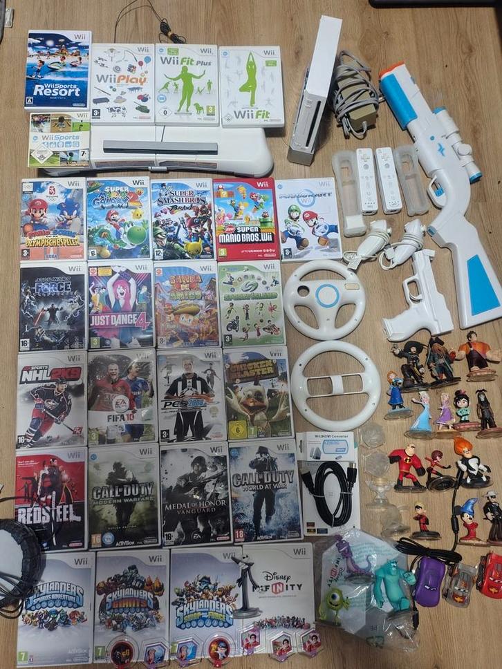 Nintendo Wii met 26 spellen. Disney Infinity, Spelcomputers en Games, Spelcomputers | Nintendo Wii, Zo goed als nieuw, Met 2 controllers