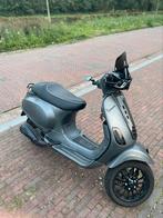 Vespa s brom grijs, Fietsen en Brommers, Scooters | Vespa, Benzine, Maximaal 45 km/u, Gebruikt, Vespa S