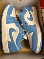 Nike Air Jordan 1 Low - Lichtblauw/Wit - Maat 42, Kleding | Dames, Schoenen, Ophalen of Verzenden, Nieuw, Blauw, Sneakers of Gympen
